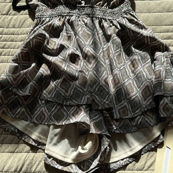 🟢Nwt Camellia Holter top romper - Picture 5 of 5